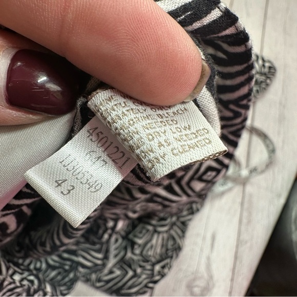 chico's black white geometric tribal print top 100% cotton sz 1 (med 8) - Picture 9 of 9